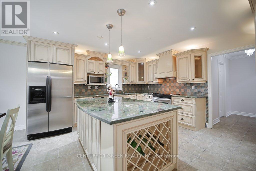 4635 Beaufort Terrace, Mississauga, ON - Indoor Photo Showing Kitchen With Upgraded Kitchen