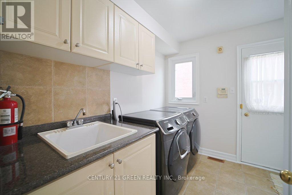 4635 Beaufort Terrace, Mississauga, ON - Indoor Photo Showing Laundry Room