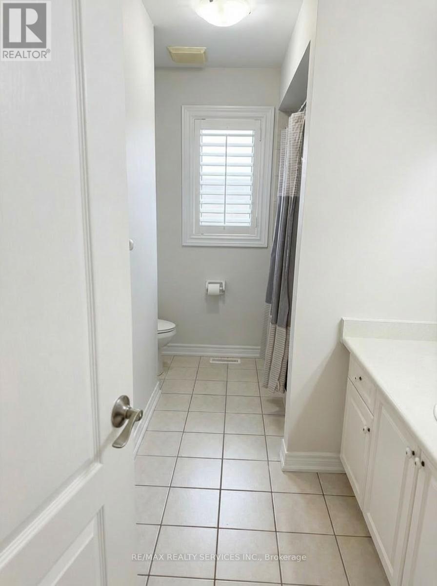 4pce bath - 2432 Marisa Court, Mississauga, ON - Indoor Photo Showing Bathroom