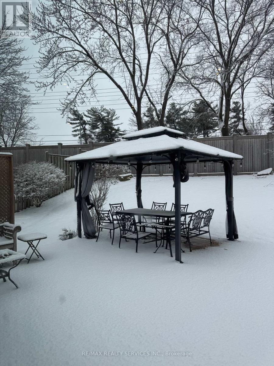 2432 Marisa Court, Mississauga, ON - Outdoor