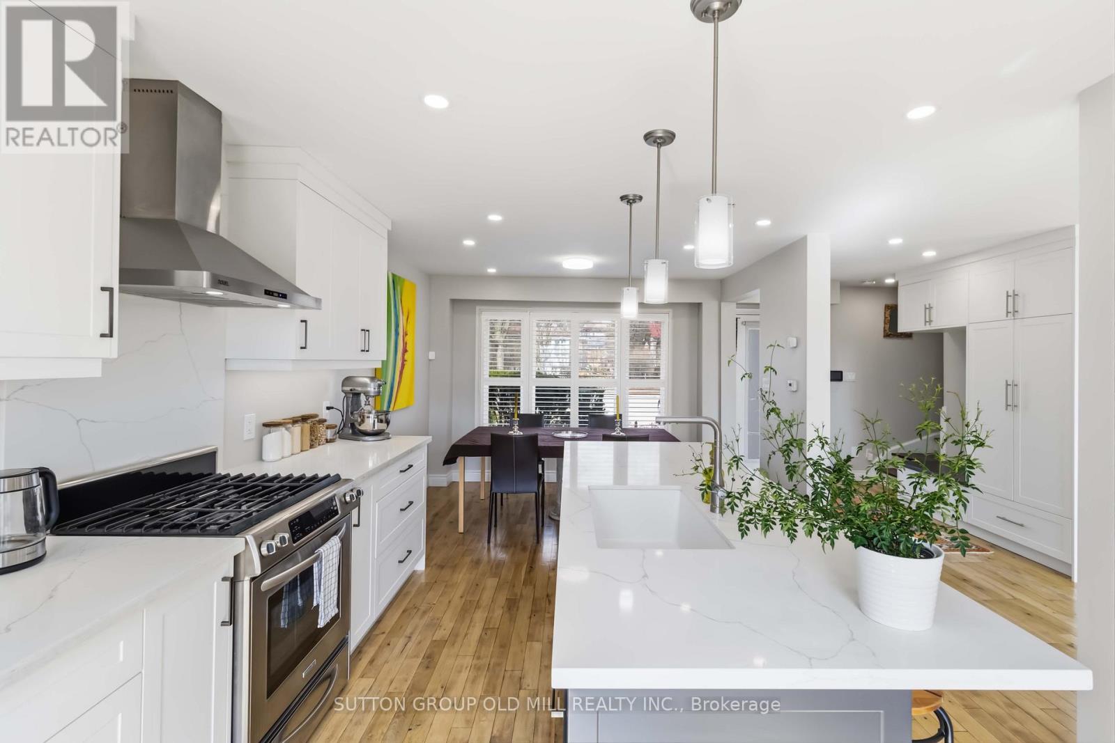 2811 Constable Road, Mississauga, ON - Indoor Photo Showing Kitchen With Upgraded Kitchen