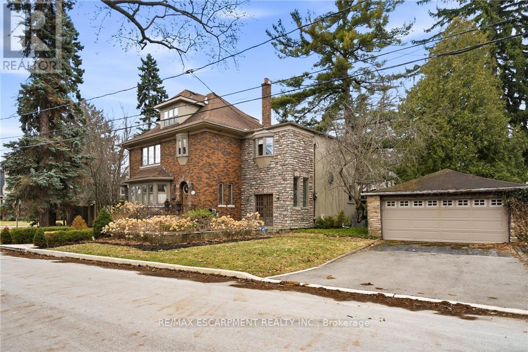 74 Oak Knoll Drive, Hamilton, ON - Outdoor