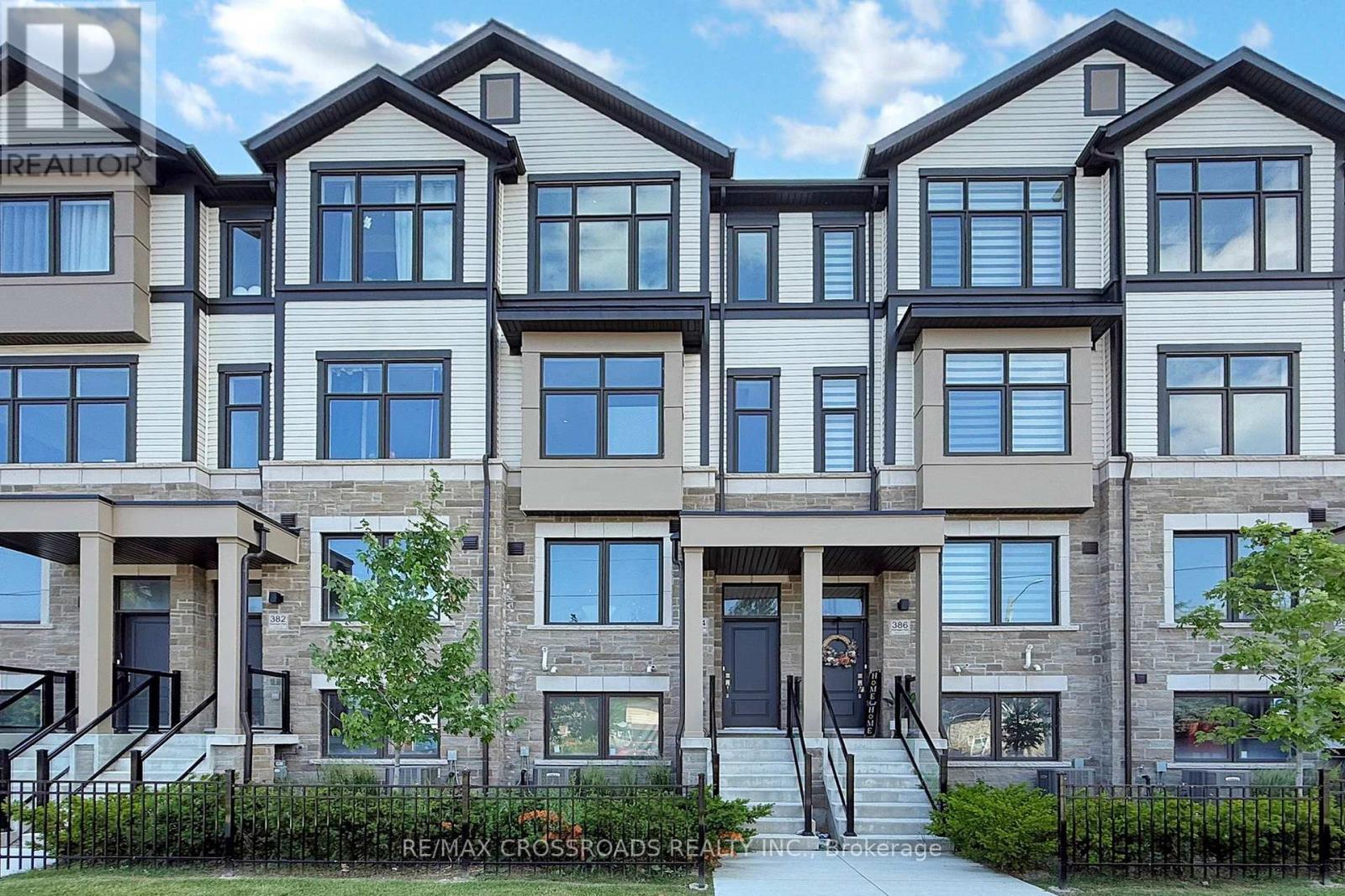 384 Okanagan Path, Oshawa, ON - Outdoor With Facade