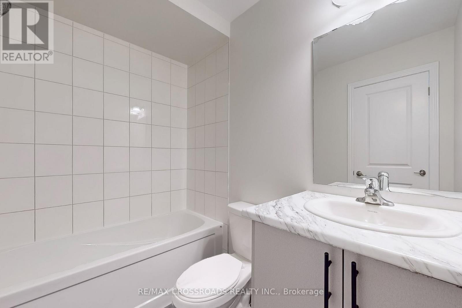 384 Okanagan Path, Oshawa, ON - Indoor Photo Showing Bathroom
