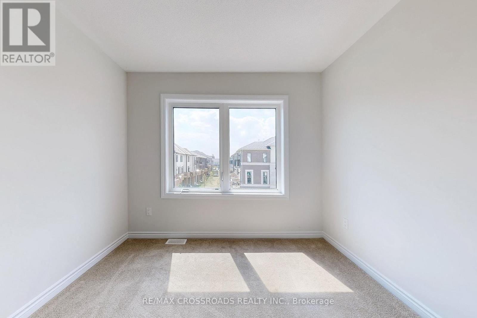 384 Okanagan Path, Oshawa, ON - Indoor Photo Showing Other Room