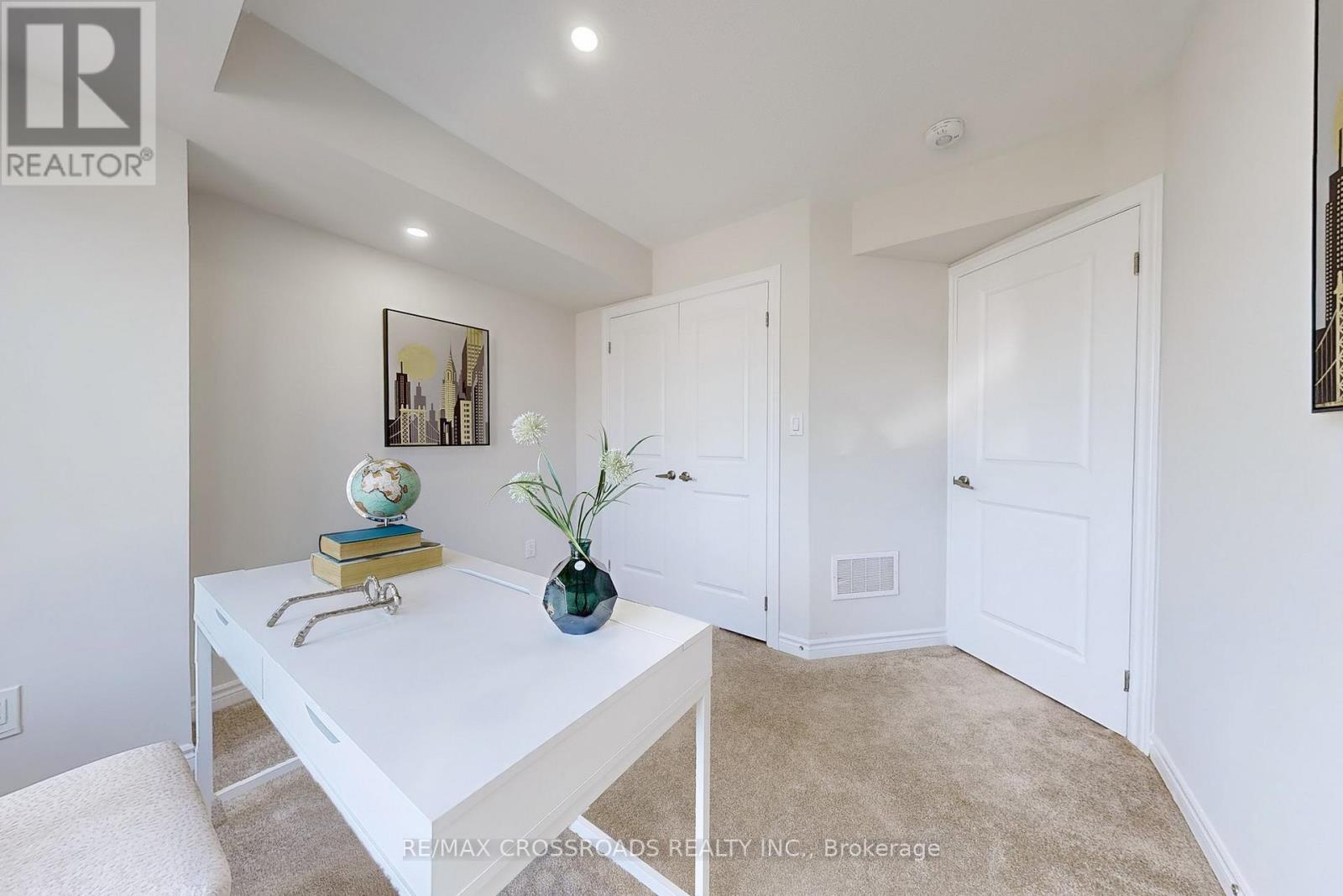 384 Okanagan Path, Oshawa, ON - Indoor Photo Showing Other Room