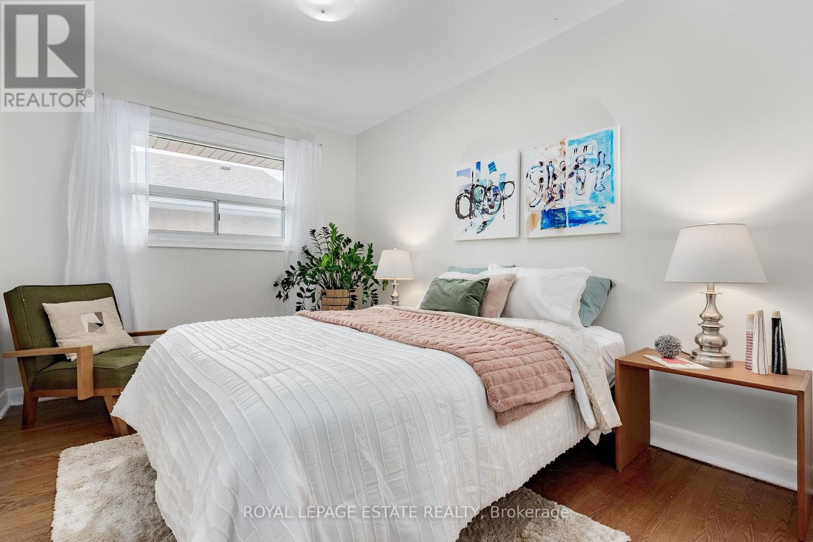 11 Garrick Road, Toronto, ON - Indoor Photo Showing Bedroom