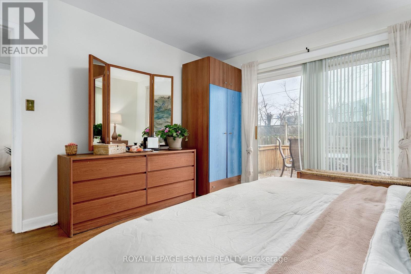 11 Garrick Road, Toronto, ON - Indoor Photo Showing Bedroom