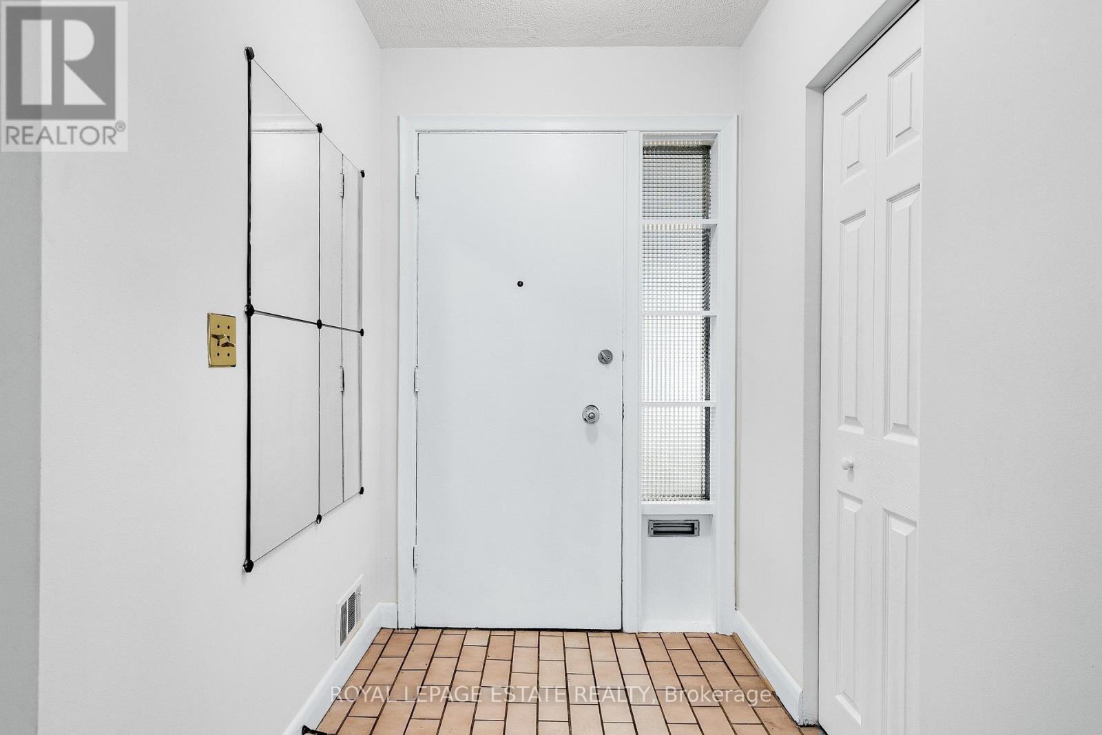 11 Garrick Road, Toronto, ON - Indoor Photo Showing Other Room