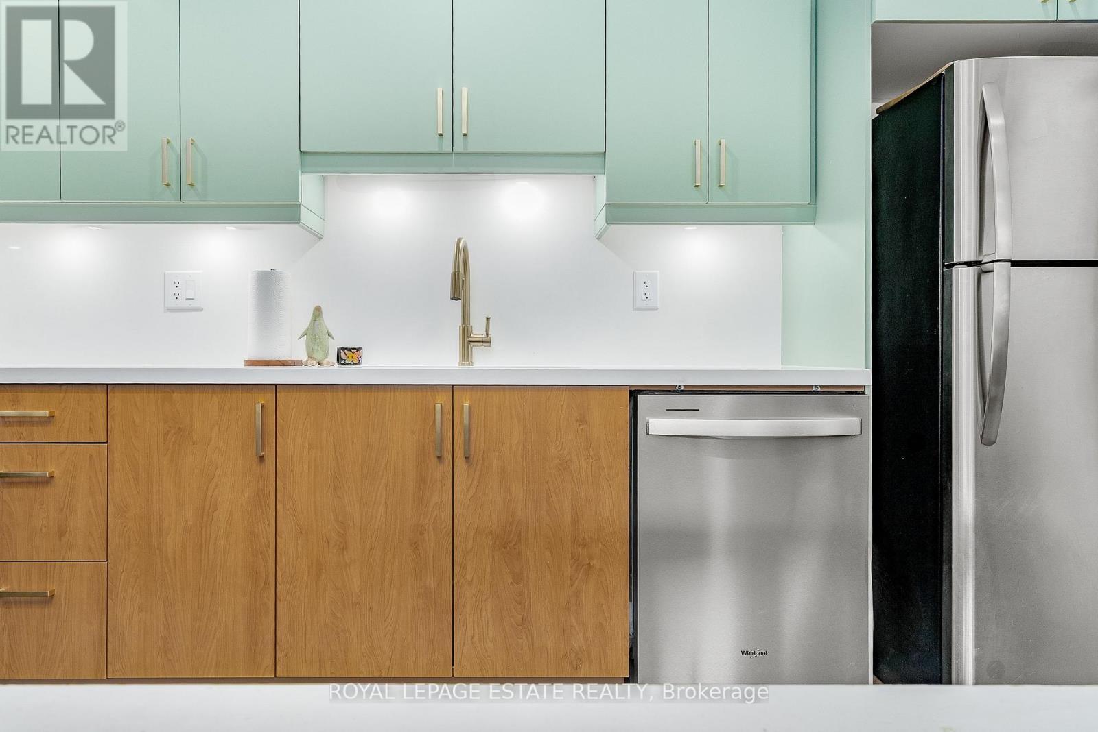 11 Garrick Road, Toronto, ON - Indoor Photo Showing Kitchen