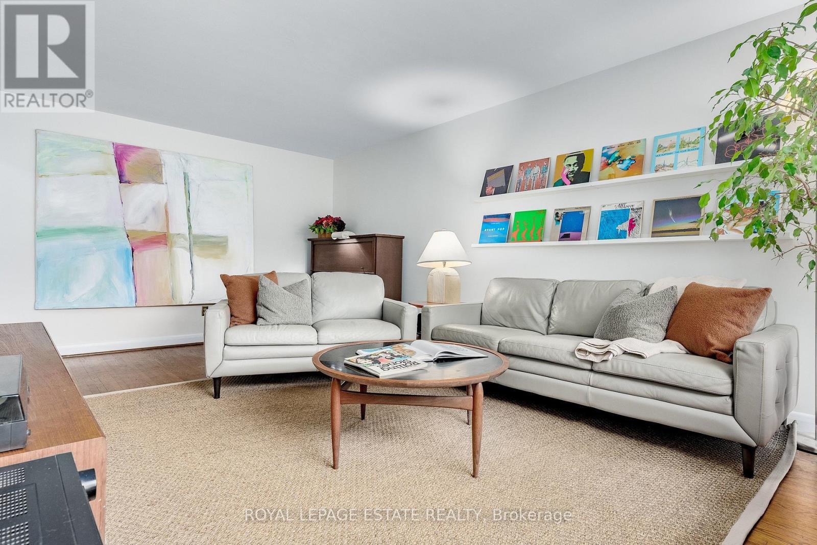 11 Garrick Road, Toronto, ON - Indoor Photo Showing Living Room