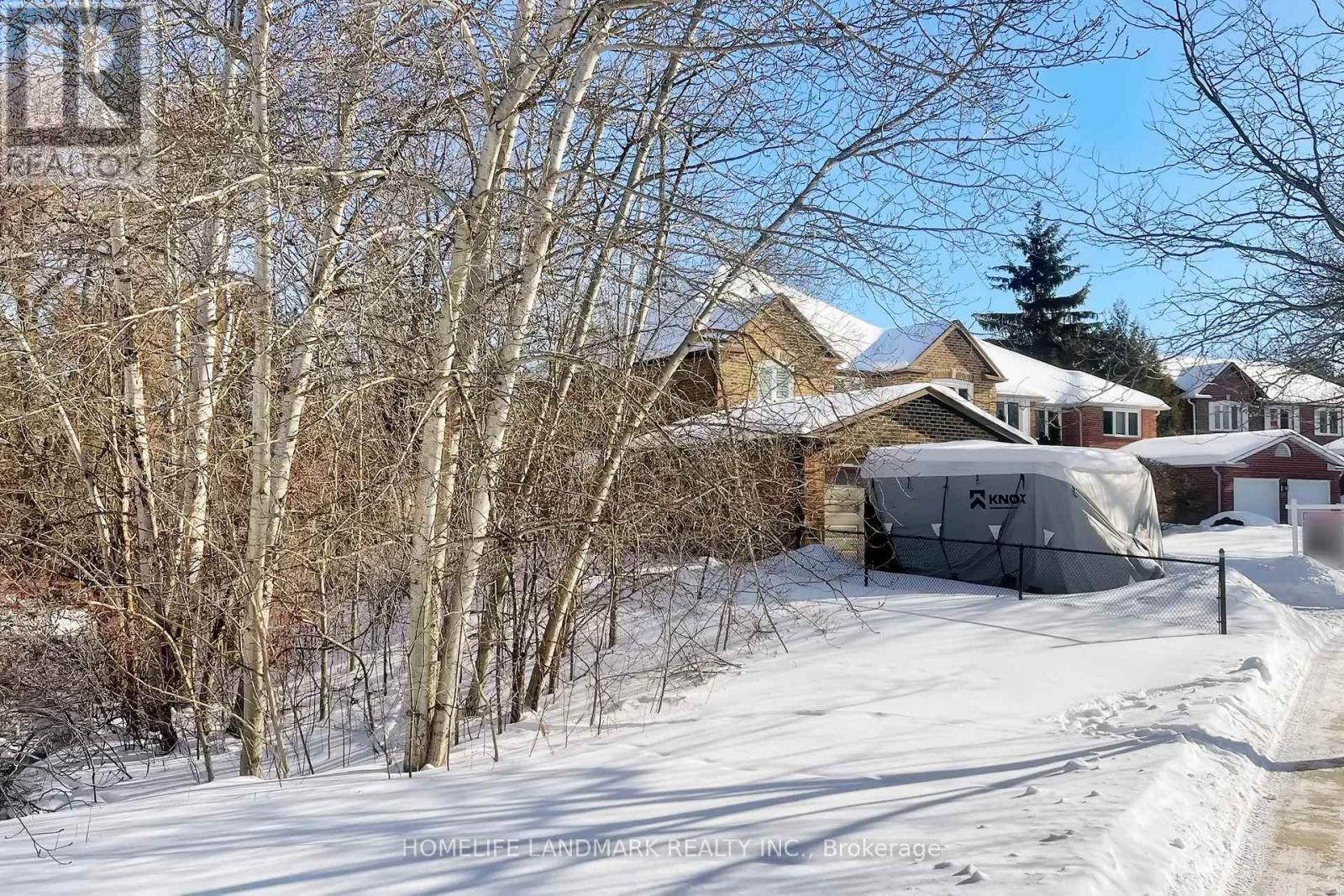 16 Willis Drive, Aurora, ON - Outdoor