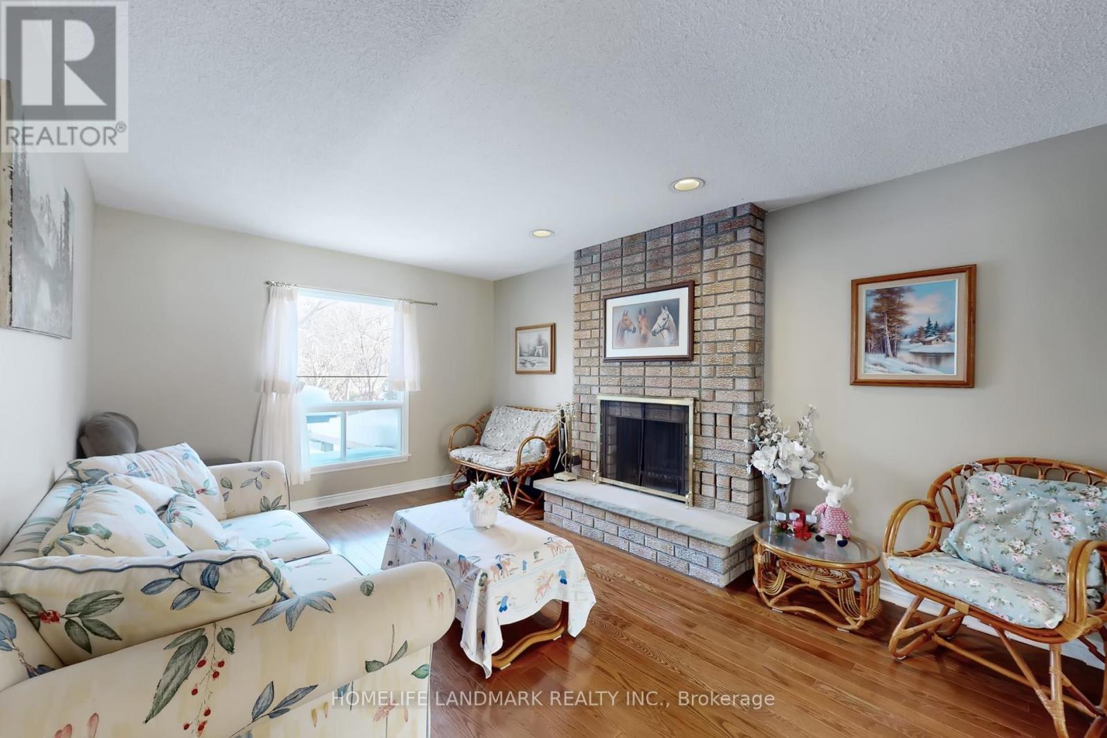 16 Willis Drive, Aurora, ON - Indoor Photo Showing Living Room With Fireplace
