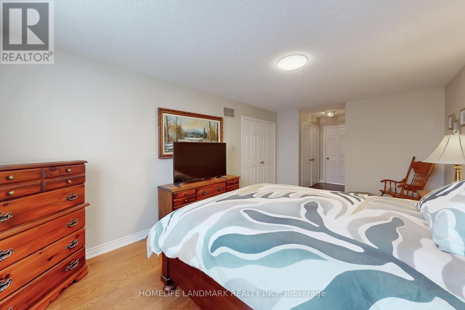 16 Willis Drive, Aurora, ON - Indoor Photo Showing Bedroom