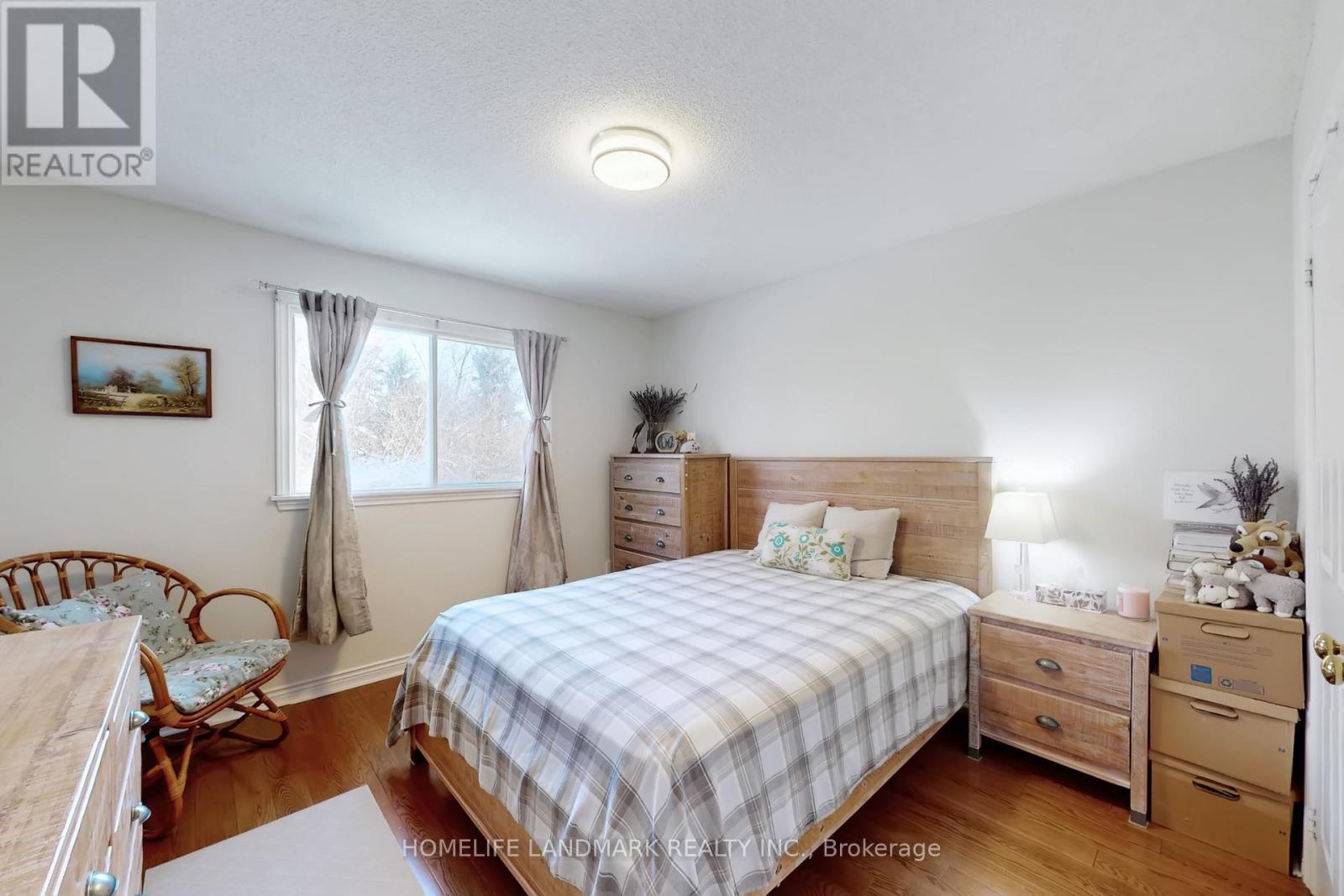 16 Willis Drive, Aurora, ON - Indoor Photo Showing Bedroom