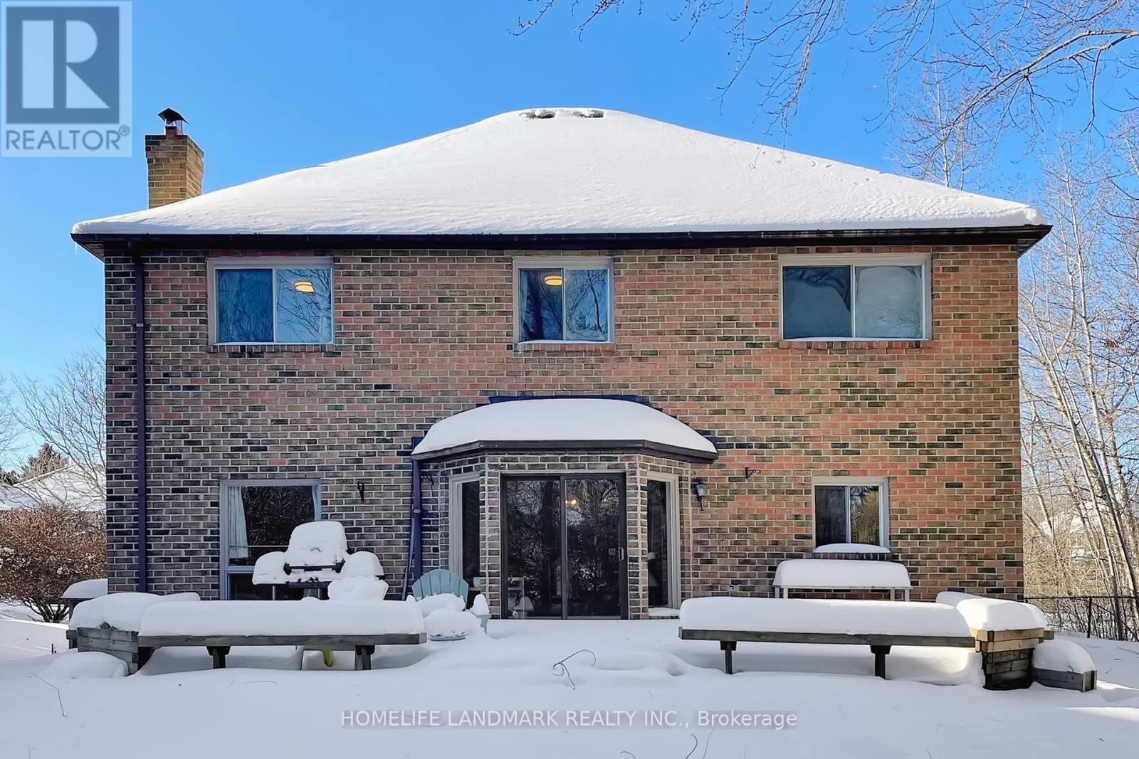 16 Willis Drive, Aurora, ON - Outdoor
