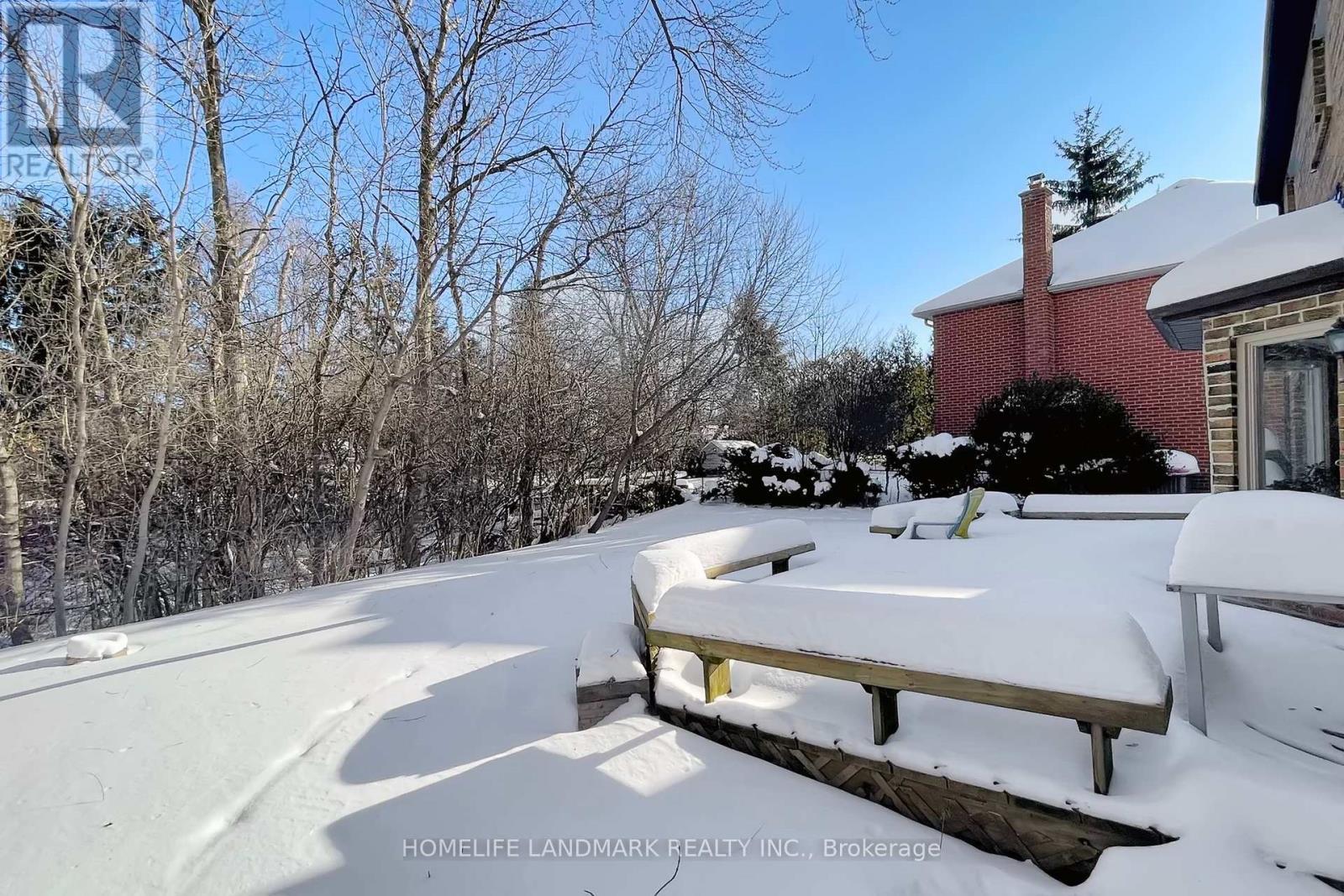 16 Willis Drive, Aurora, ON - Outdoor