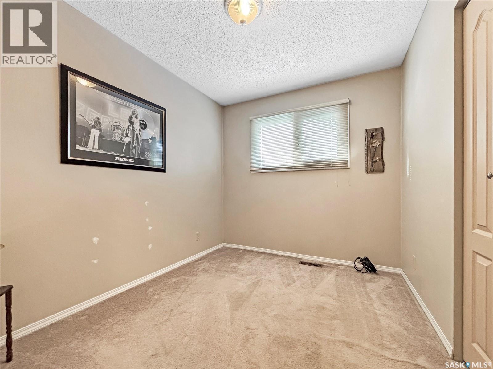 437 Douglas Crescent, Saskatoon, SK - Indoor Photo Showing Other Room