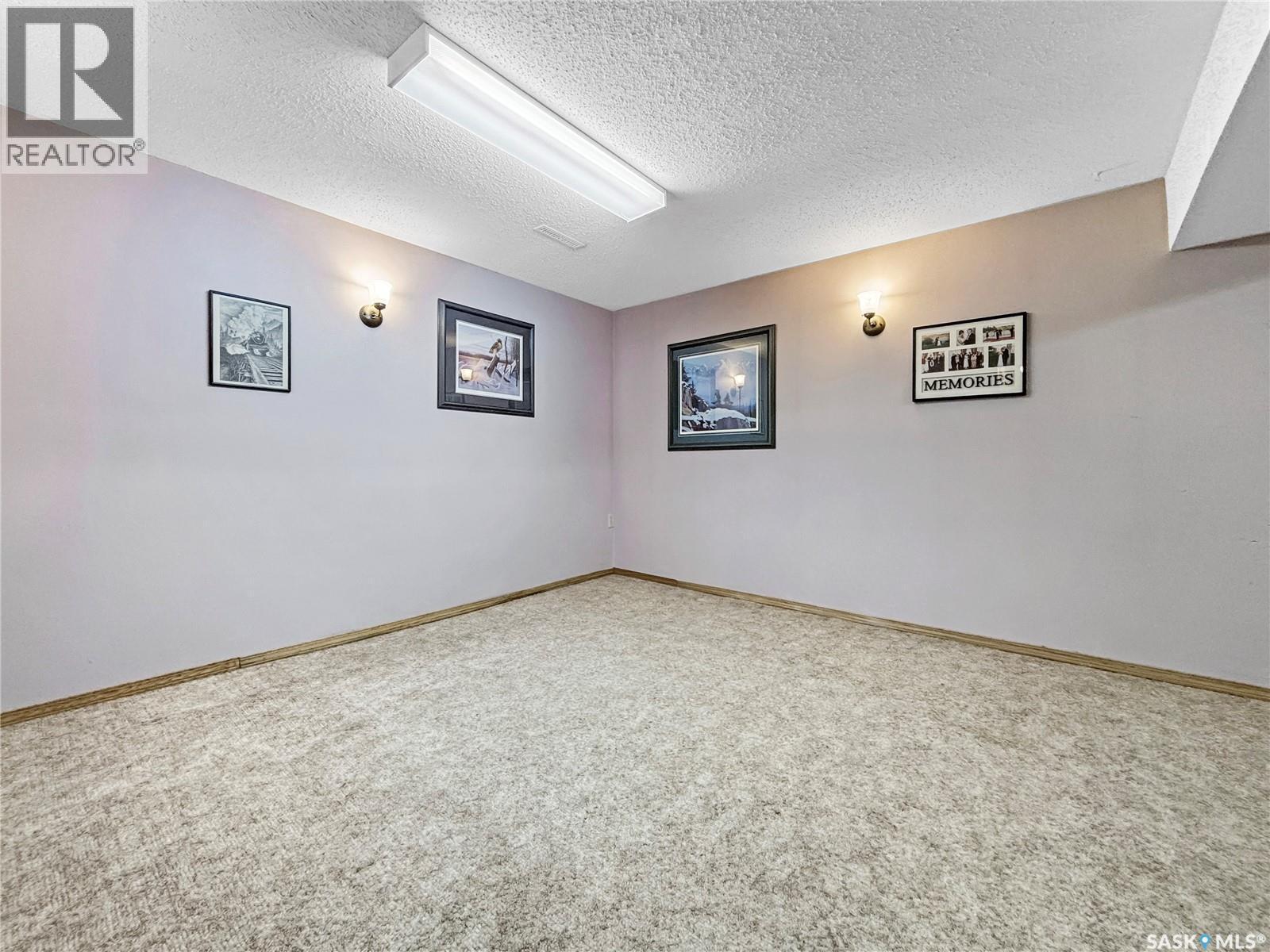 437 Douglas Crescent, Saskatoon, SK - Indoor Photo Showing Other Room