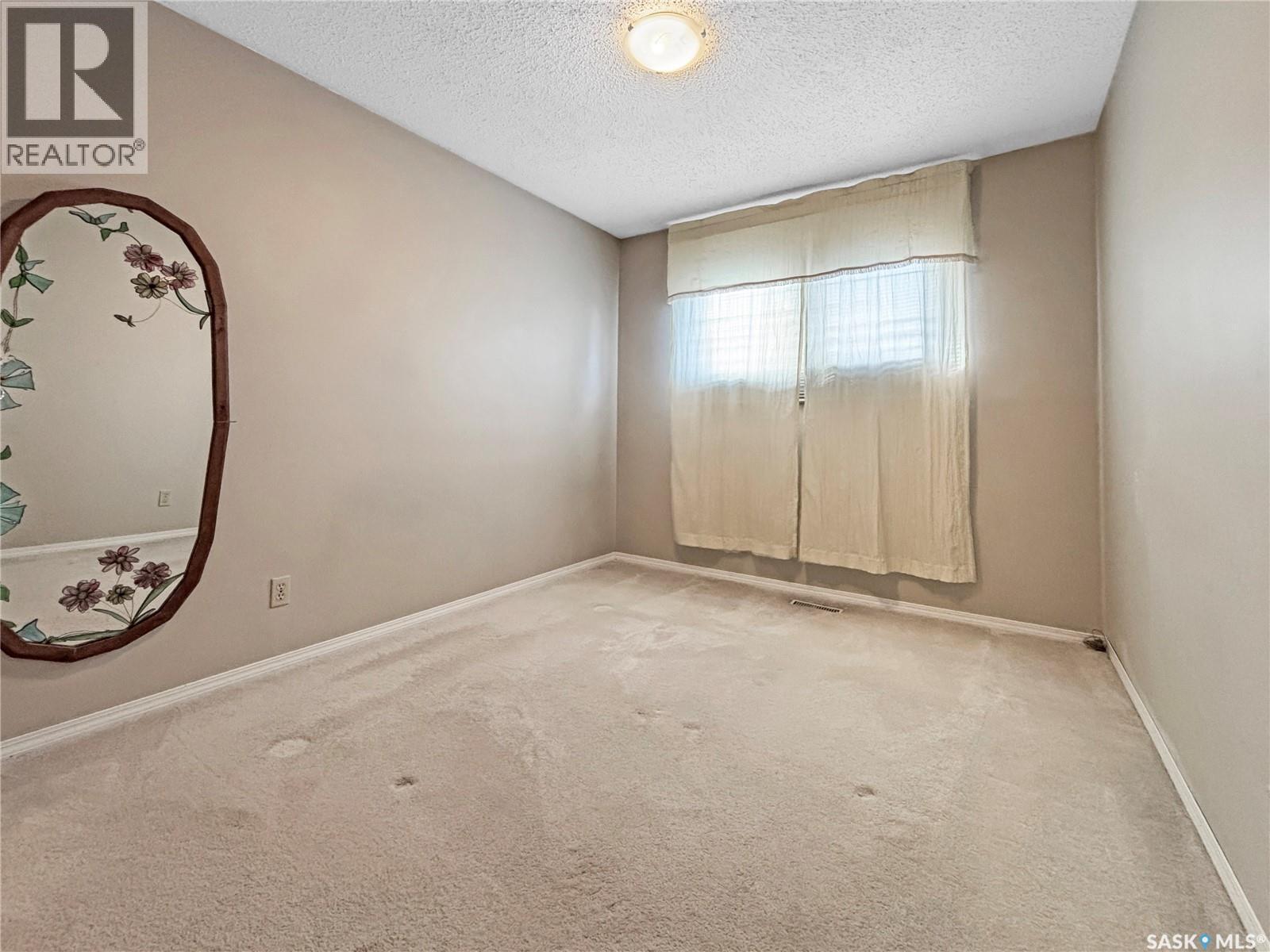 437 Douglas Crescent, Saskatoon, SK - Indoor Photo Showing Other Room