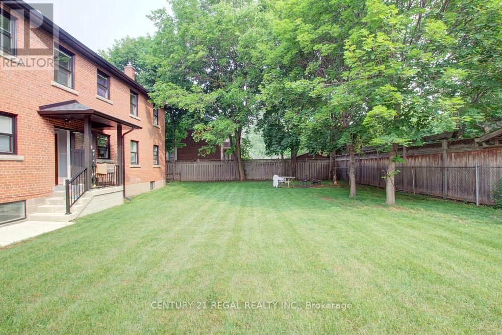 2127 Harris Crescent, Burlington, ON - Outdoor