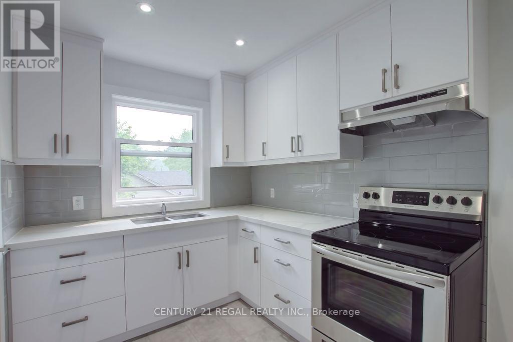 2127 Harris Crescent, Burlington, ON - Indoor Photo Showing Kitchen With Double Sink