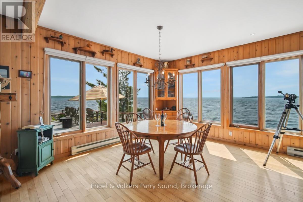1 Three Tree Island, Mcdougall, ON - Indoor Photo Showing Dining Room