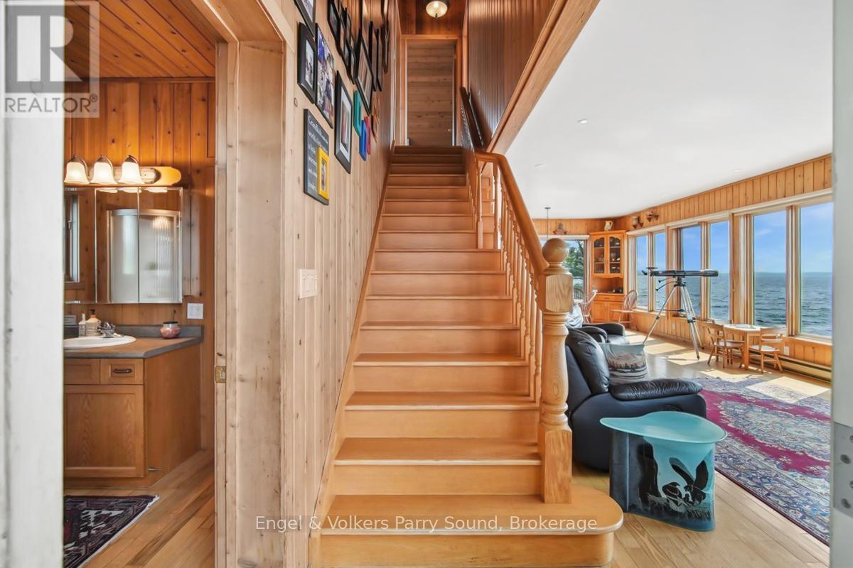1 Three Tree Island, Mcdougall, ON - Indoor Photo Showing Other Room