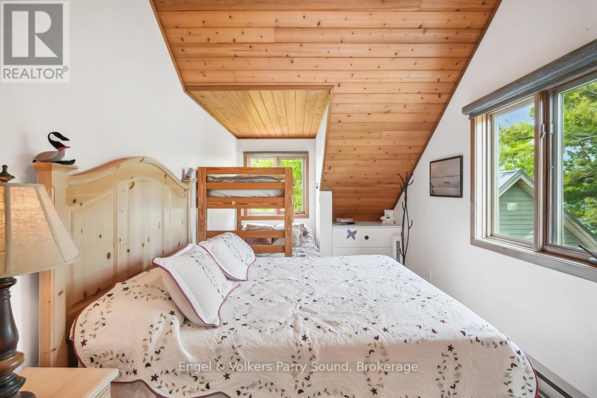 1 Three Tree Island, Mcdougall, ON - Indoor Photo Showing Bedroom