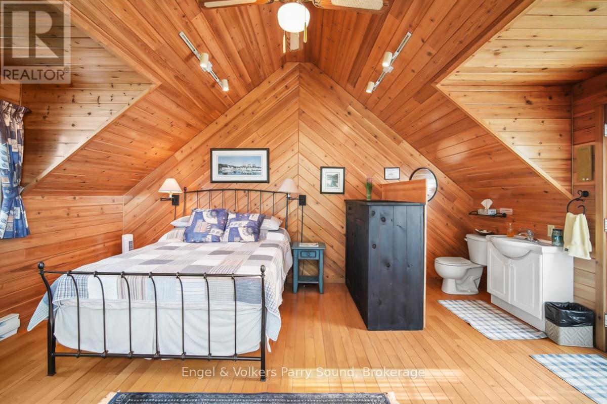1 Three Tree Island, Mcdougall, ON - Indoor Photo Showing Bedroom