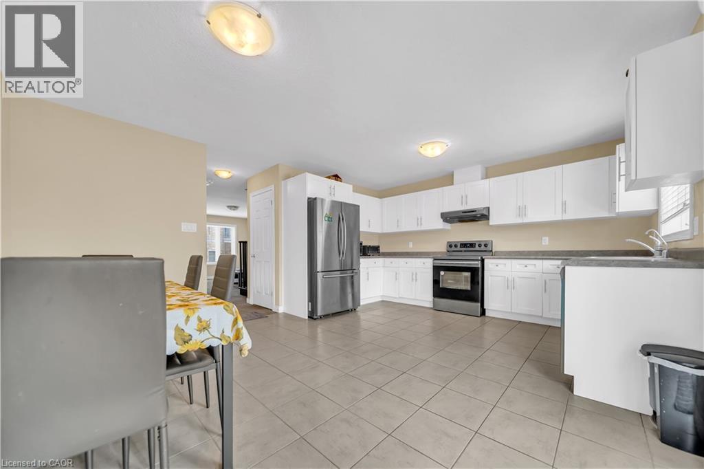 70 Willowrun Drive Unit# G2, Kitchener, ON - Indoor Photo Showing Kitchen