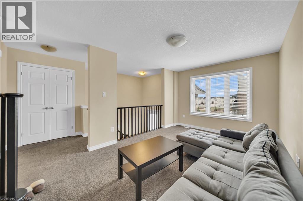 70 Willowrun Drive Unit# G2, Kitchener, ON - Indoor Photo Showing Living Room
