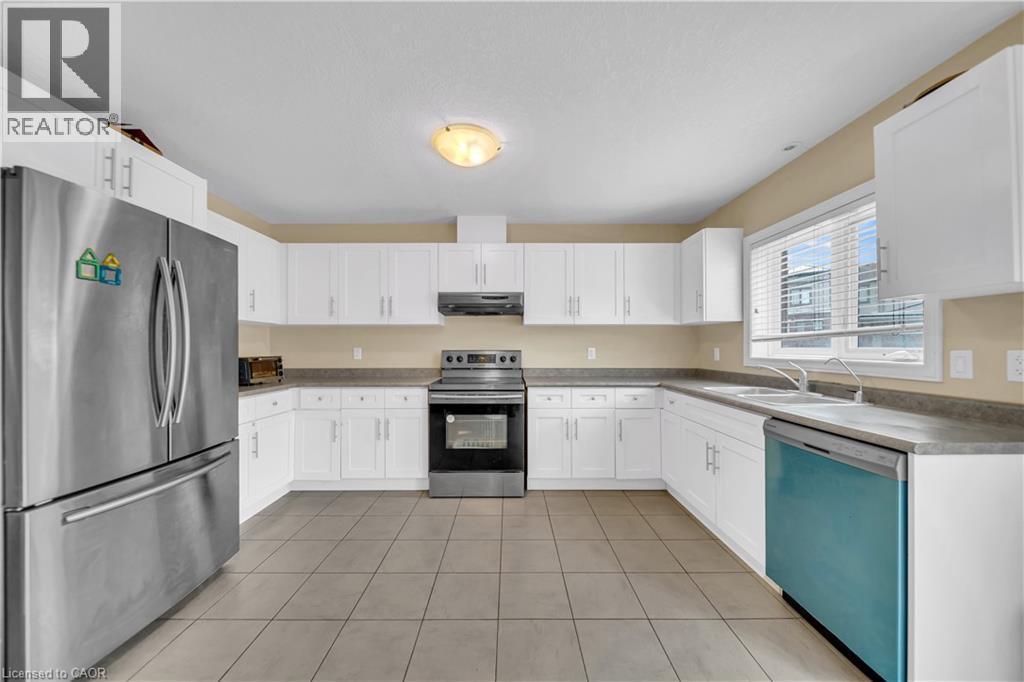 70 Willowrun Drive Unit# G2, Kitchener, ON - Indoor Photo Showing Kitchen With Double Sink