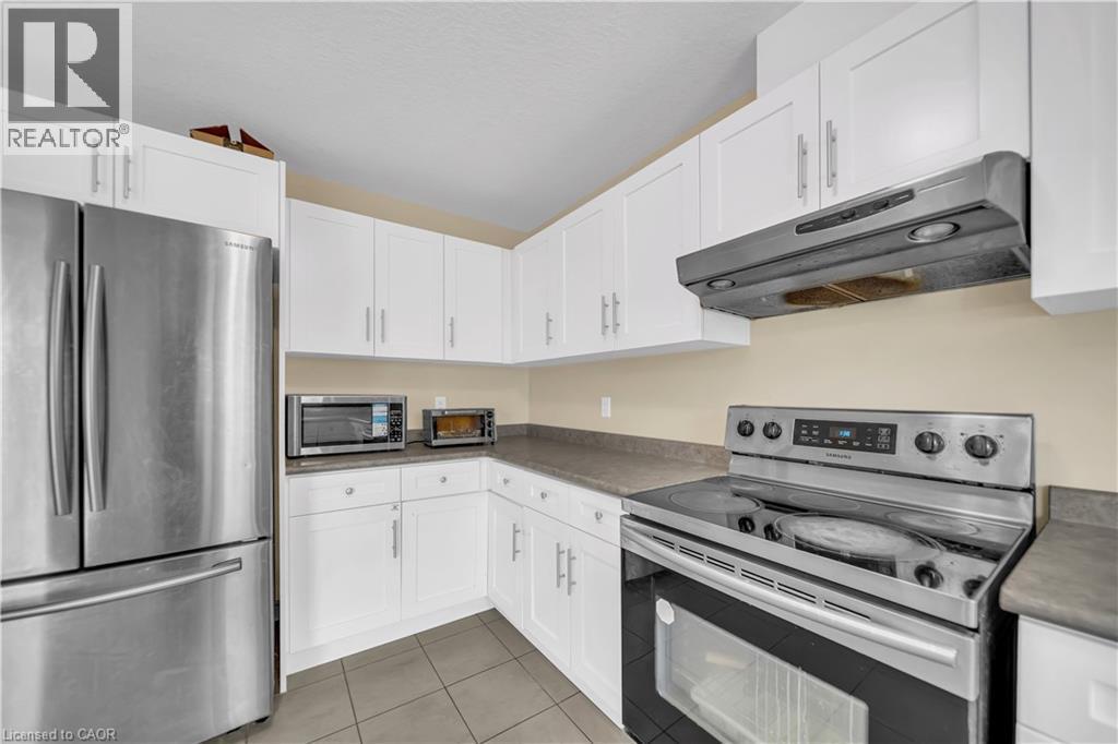 70 Willowrun Drive Unit# G2, Kitchener, ON - Indoor Photo Showing Kitchen