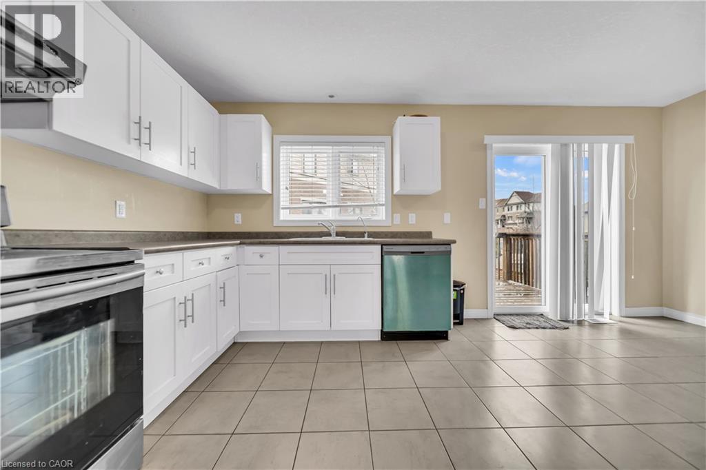 70 Willowrun Drive Unit# G2, Kitchener, ON - Indoor Photo Showing Kitchen