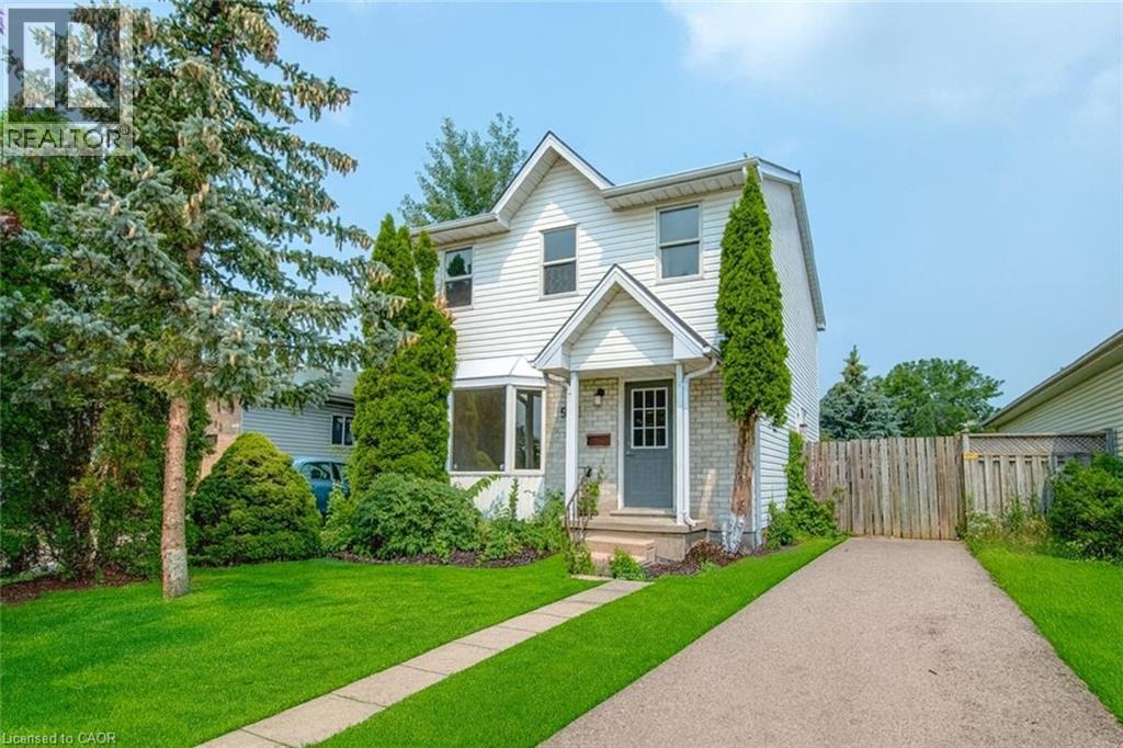 Traditional-style home with brick siding - 988 Prosperity Court, London, ON - Outdoor