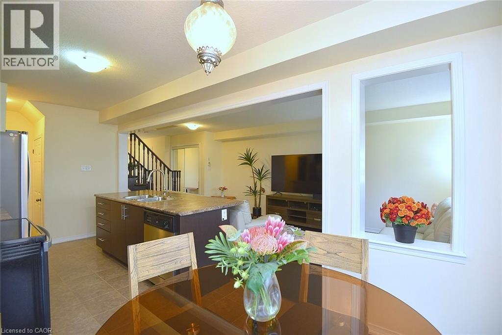 9 Lynch Crescent, Binbrook, ON - Indoor Photo Showing Dining Room