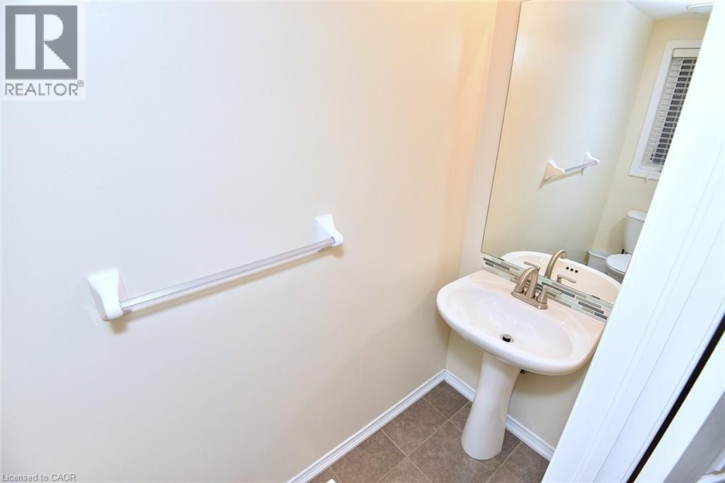 9 Lynch Crescent, Binbrook, ON - Indoor Photo Showing Bathroom