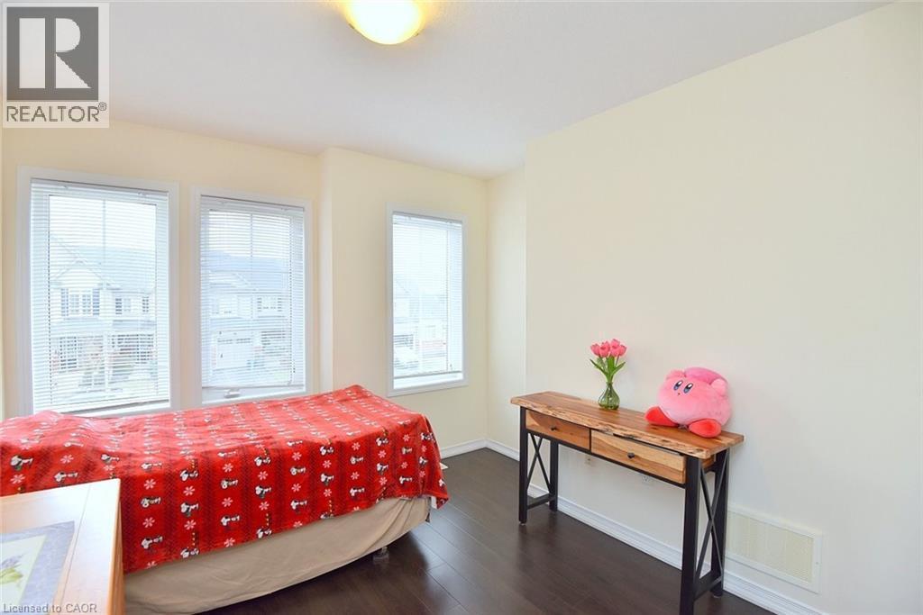 9 Lynch Crescent, Binbrook, ON - Indoor Photo Showing Bedroom