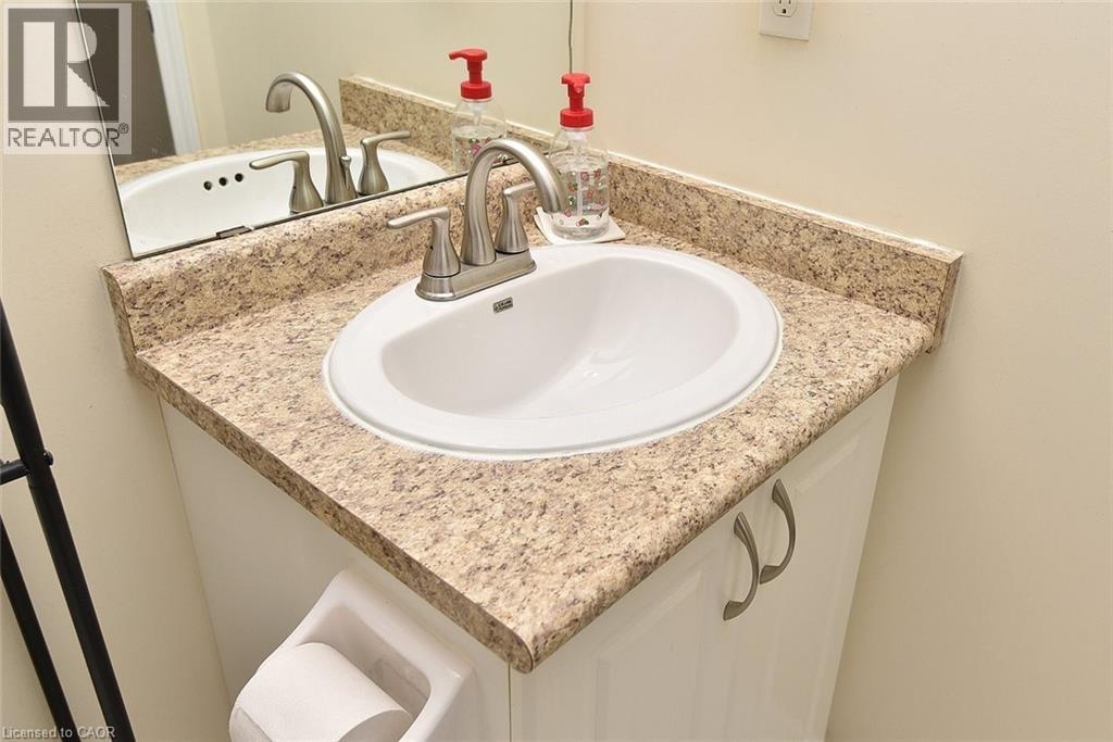 9 Lynch Crescent, Binbrook, ON - Indoor Photo Showing Bathroom