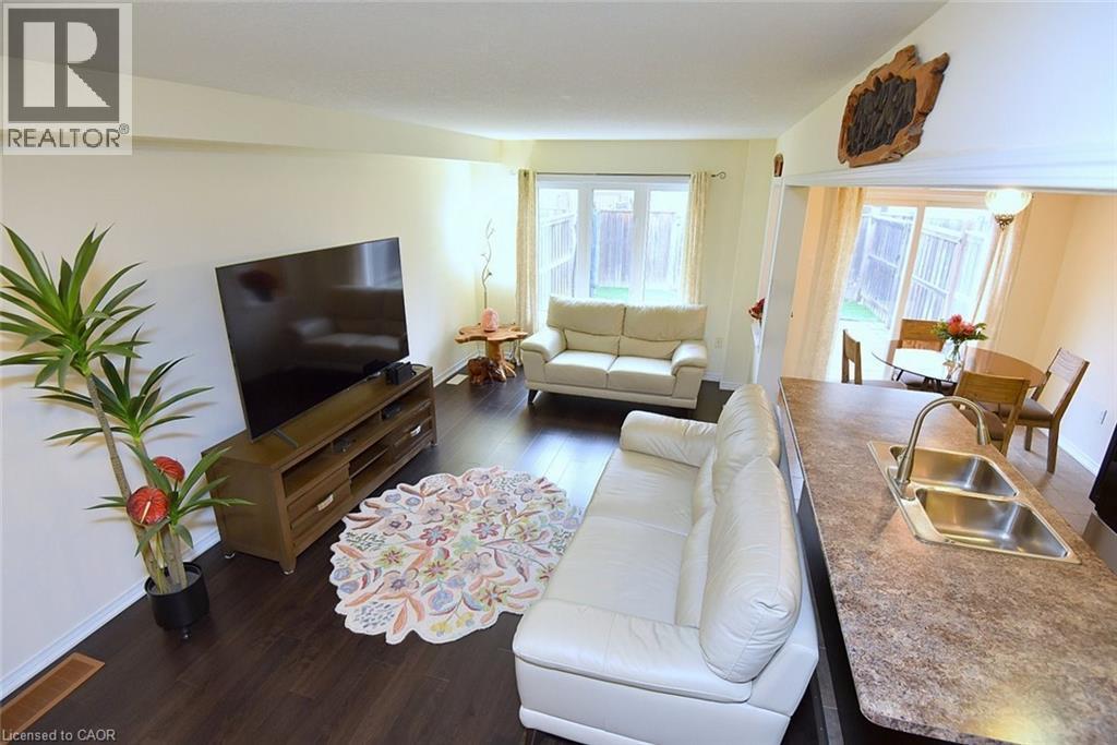 9 Lynch Crescent, Binbrook, ON - Indoor Photo Showing Living Room