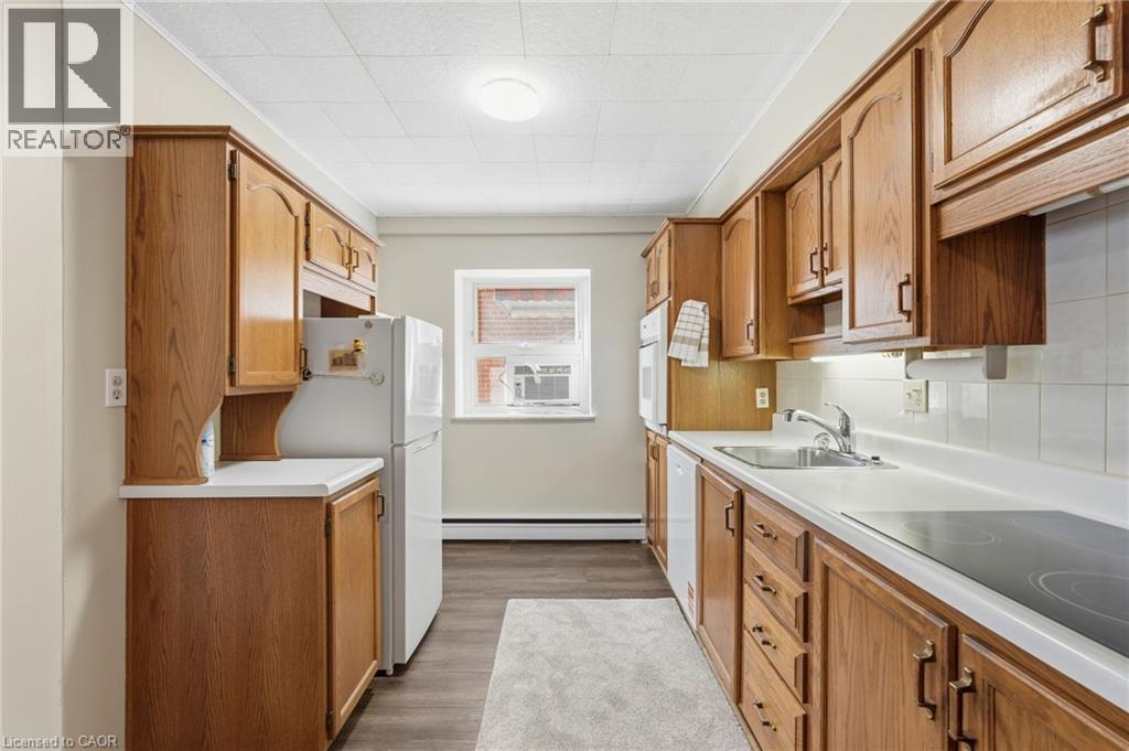 9 Grant Boulevard Unit# 106, Dundas, ON - Indoor Photo Showing Kitchen