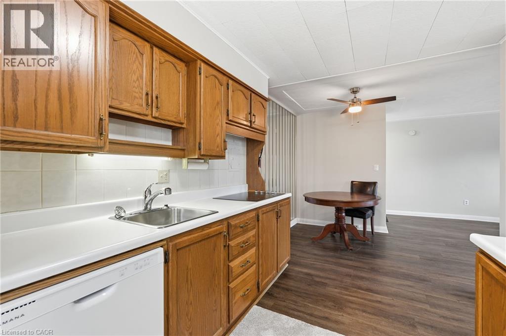 9 Grant Boulevard Unit# 106, Dundas, ON - Indoor Photo Showing Kitchen