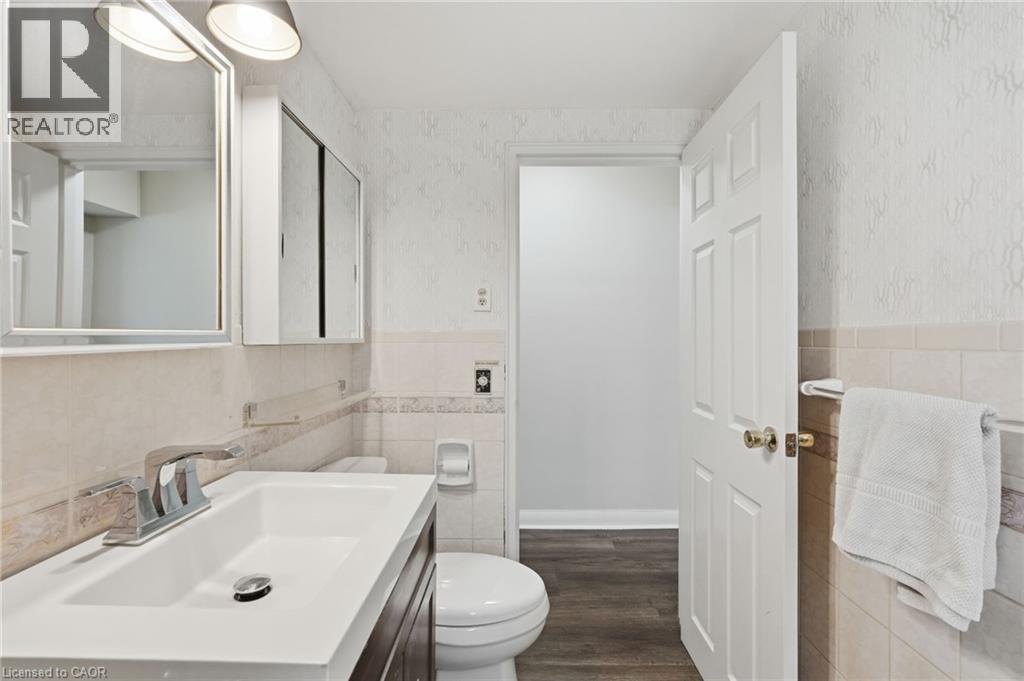 9 Grant Boulevard Unit# 106, Dundas, ON - Indoor Photo Showing Bathroom