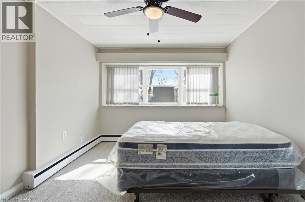9 Grant Boulevard Unit# 106, Dundas, ON - Indoor Photo Showing Bedroom