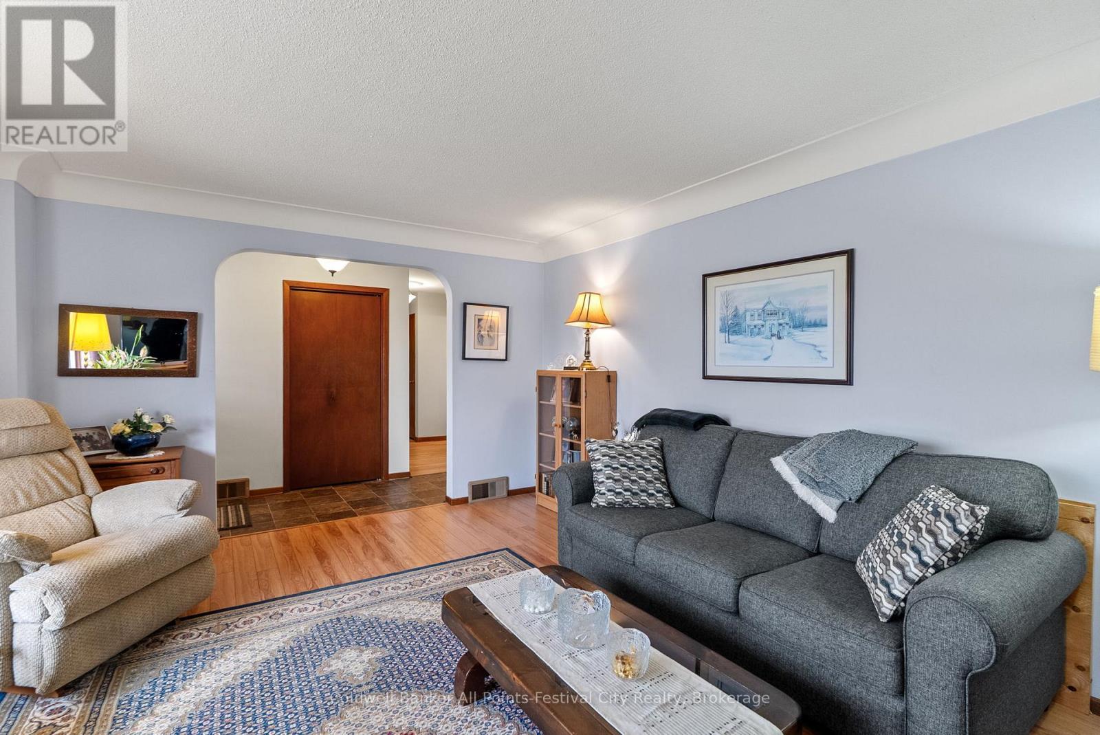 318 Eldon Street, Goderich (Goderich (Town)), ON - Indoor Photo Showing Living Room