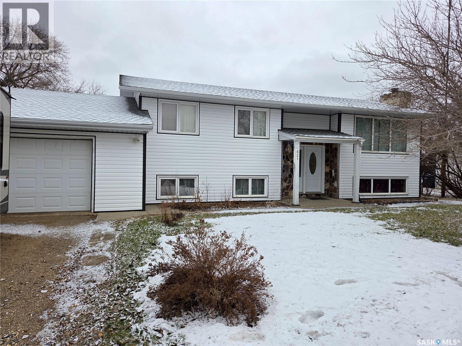 621 Mccall Street, Oxbow, SK - Outdoor