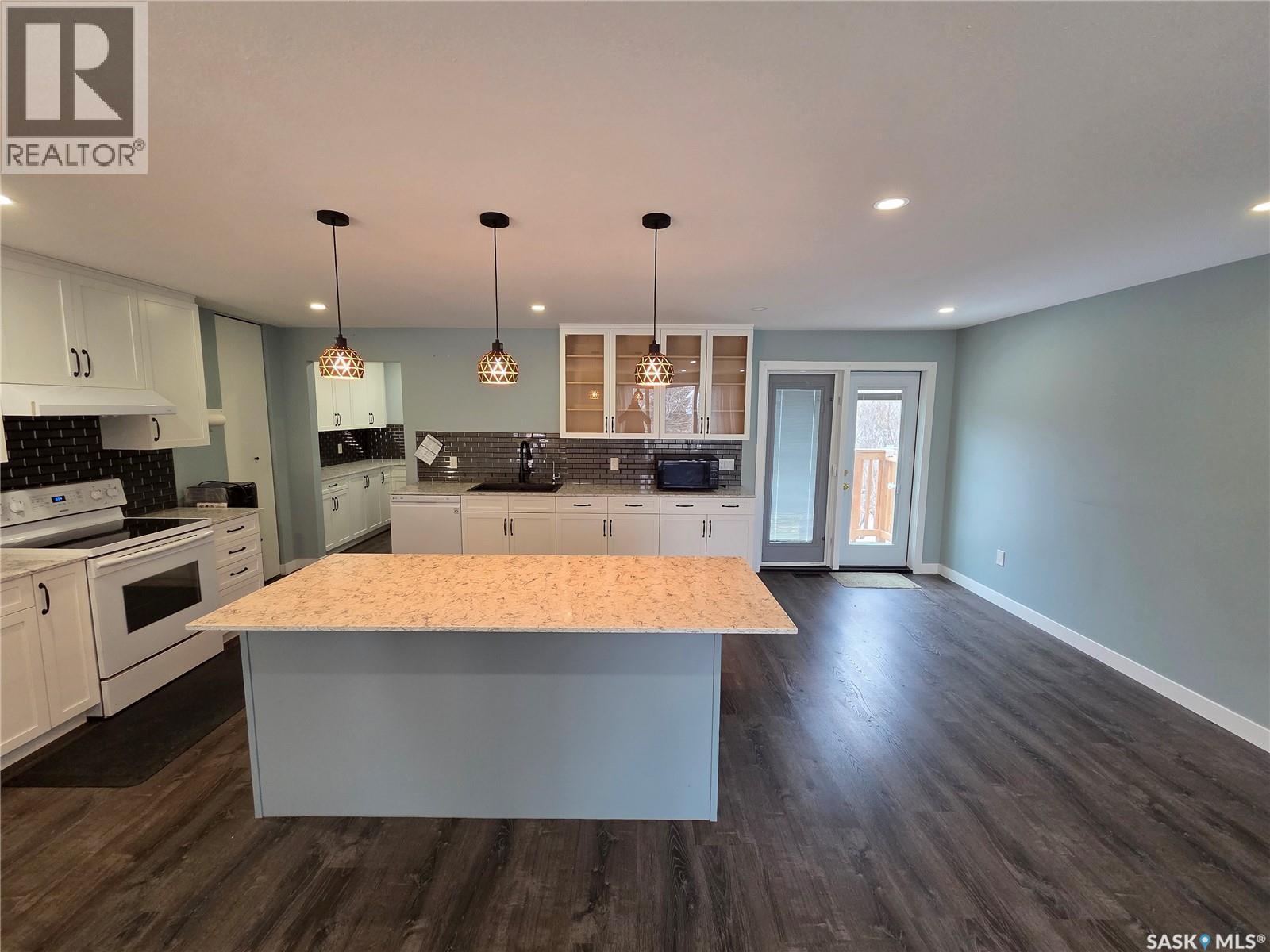 621 Mccall Street, Oxbow, SK - Indoor Photo Showing Kitchen