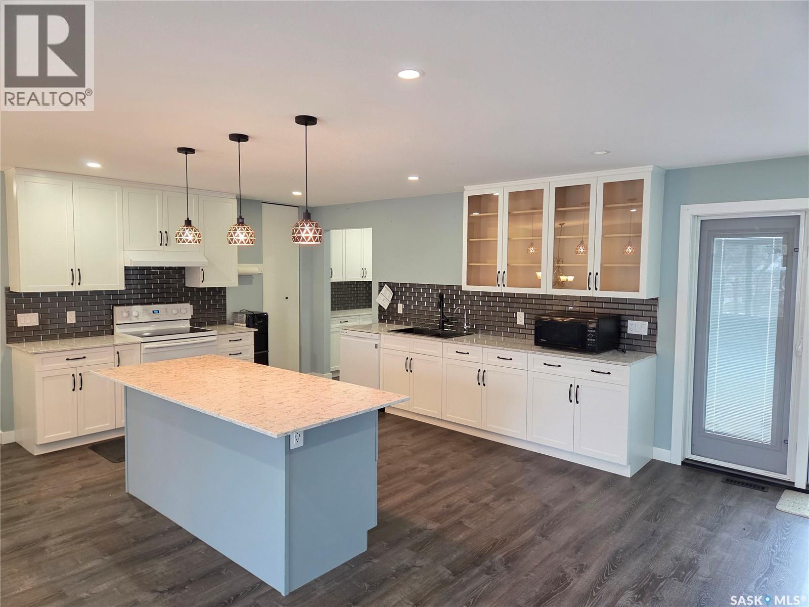 621 Mccall Street, Oxbow, SK - Indoor Photo Showing Kitchen