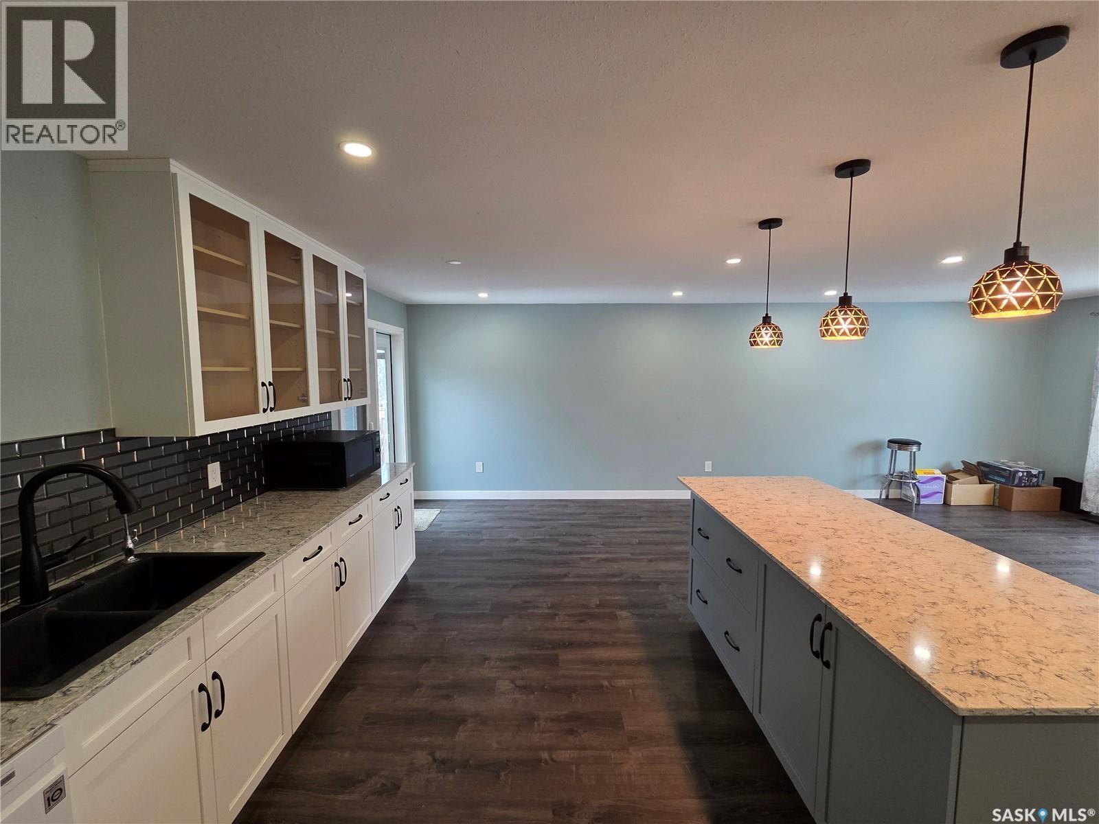 621 Mccall Street, Oxbow, SK - Indoor Photo Showing Kitchen With Double Sink